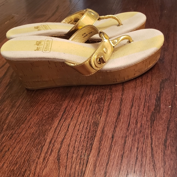 Coach gold leather wedges - Picture 2 of 4